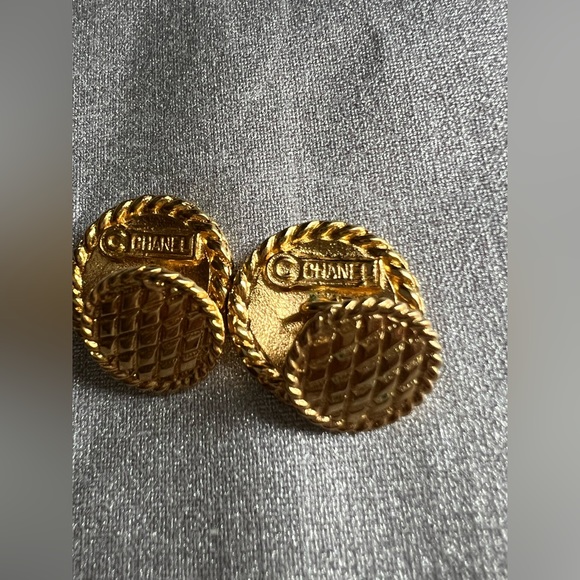 Chanel Gold Round Vintage Cufflinks - Picture 3 of 8
